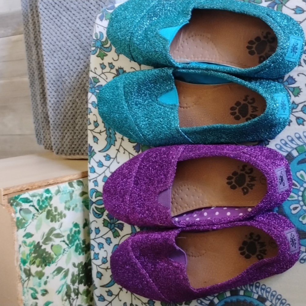2 prs Dawgs Flats Glittery!